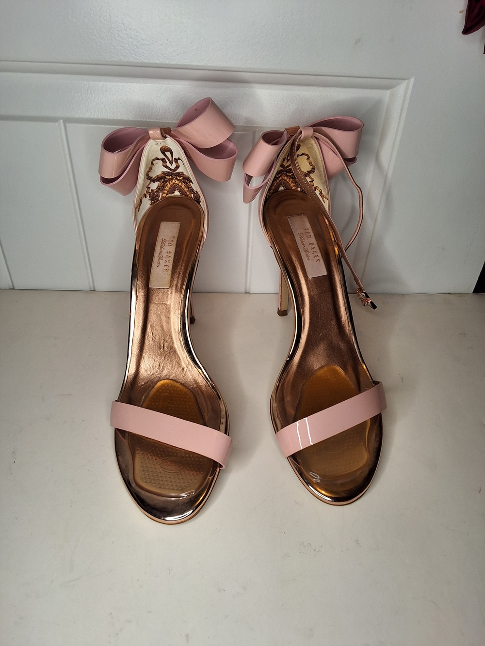 Ted Baker Pale Pink Bow Accent Metallic Rose Gold Heels